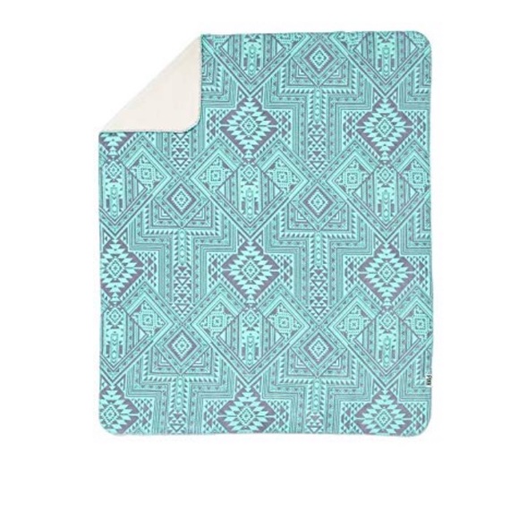 Rare VHTF 🆚 PINK Mint Aztec Sherpa Blanket - Picture 3 of 8